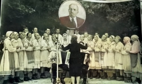 1964-GOD.-FOLKLORNYI-ANSAMBL-D.-BOLSOE-AKKOZINO-RUKOVODITEL-IVANOVA-Z.-I.-1--KOPIY.jpg