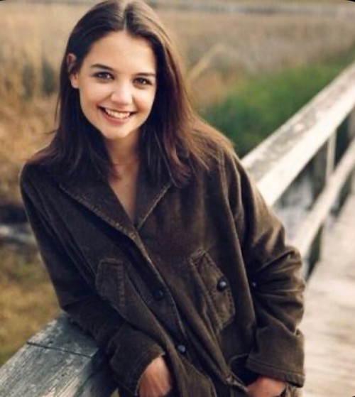 Photo shared by Dawson’s Creek⛵️90’s, 00s TV🎬 on June 14, 2022 tagging @katieholmes.