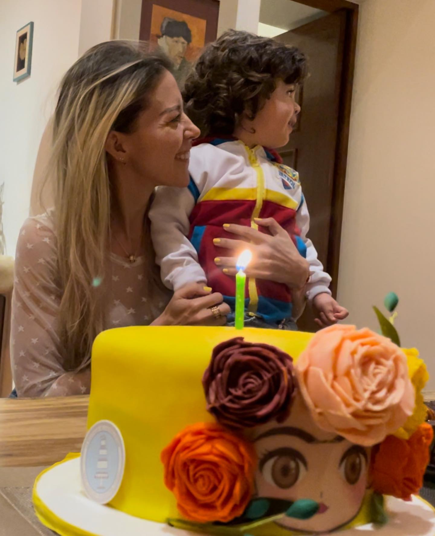 https://f.radikal.host/2023/04/01/Photo-by-Fernanda-Castillo-on-March-27-2023.-May-be-an-image-of-2-people-cake-and-indoor..jpg