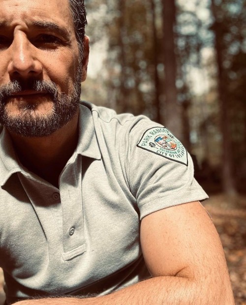 Photo by Rodrigo Santoro on March 17, 2023. May be an image of 1 person, beard and outdoors.