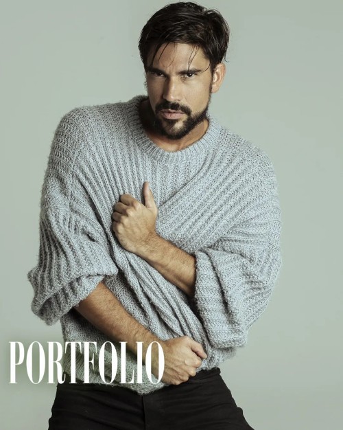 Photo by REVISTA PORTFOLIO BRAZIL on March 19, 2023. May be an image of 1 person, beard, standing an